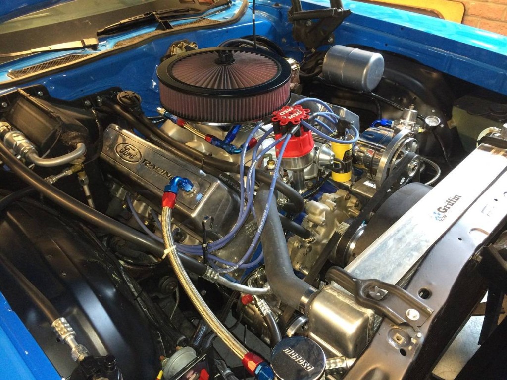 A 521 Big-Block inside the engine bay of a 1972 Ford Gran Torino 