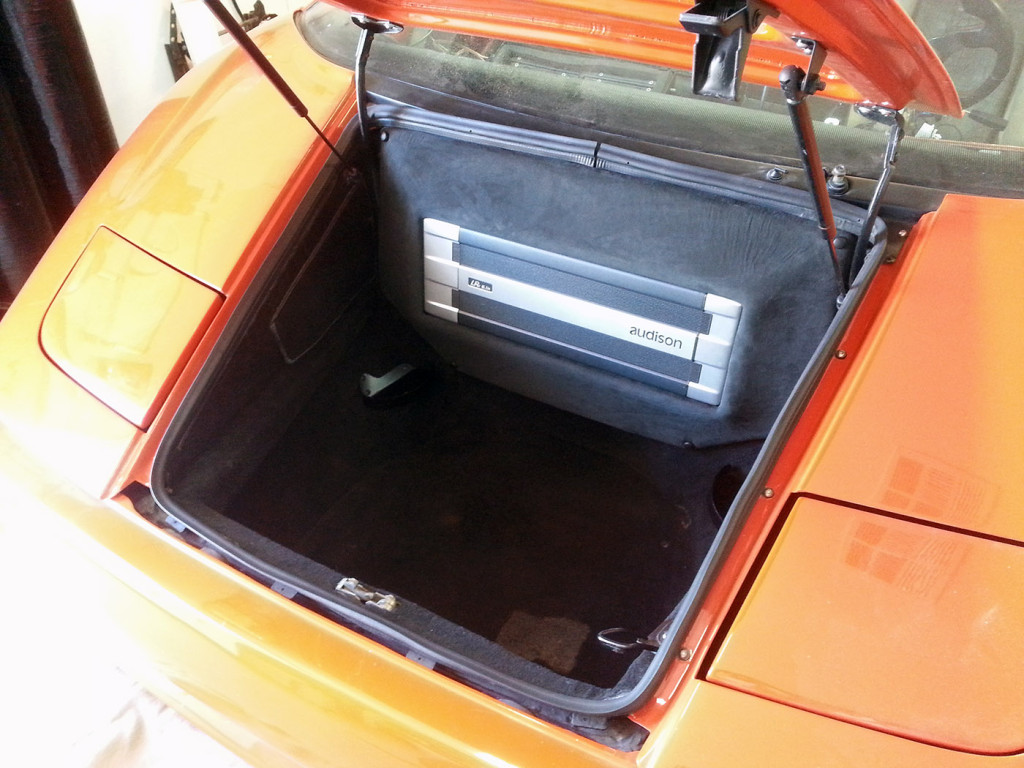 Custom sound system in a Lamborghini Diablo