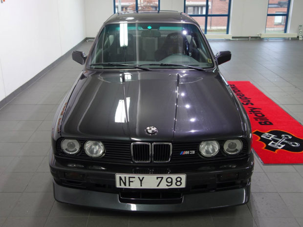 BMW E30 M3 with a M5 V10